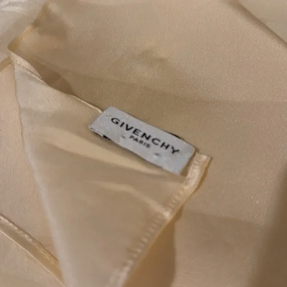 Givenchy vintage silk scarf with monogram - Picture 4 of 5